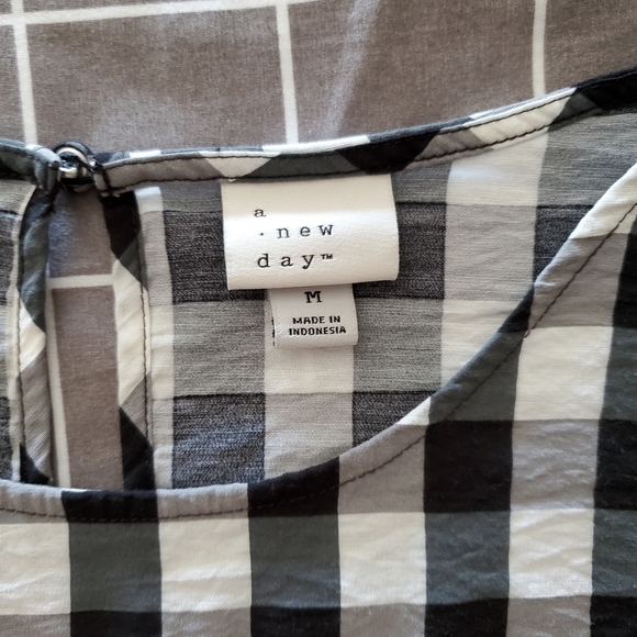 AND Blouse - Picture 3 of 4